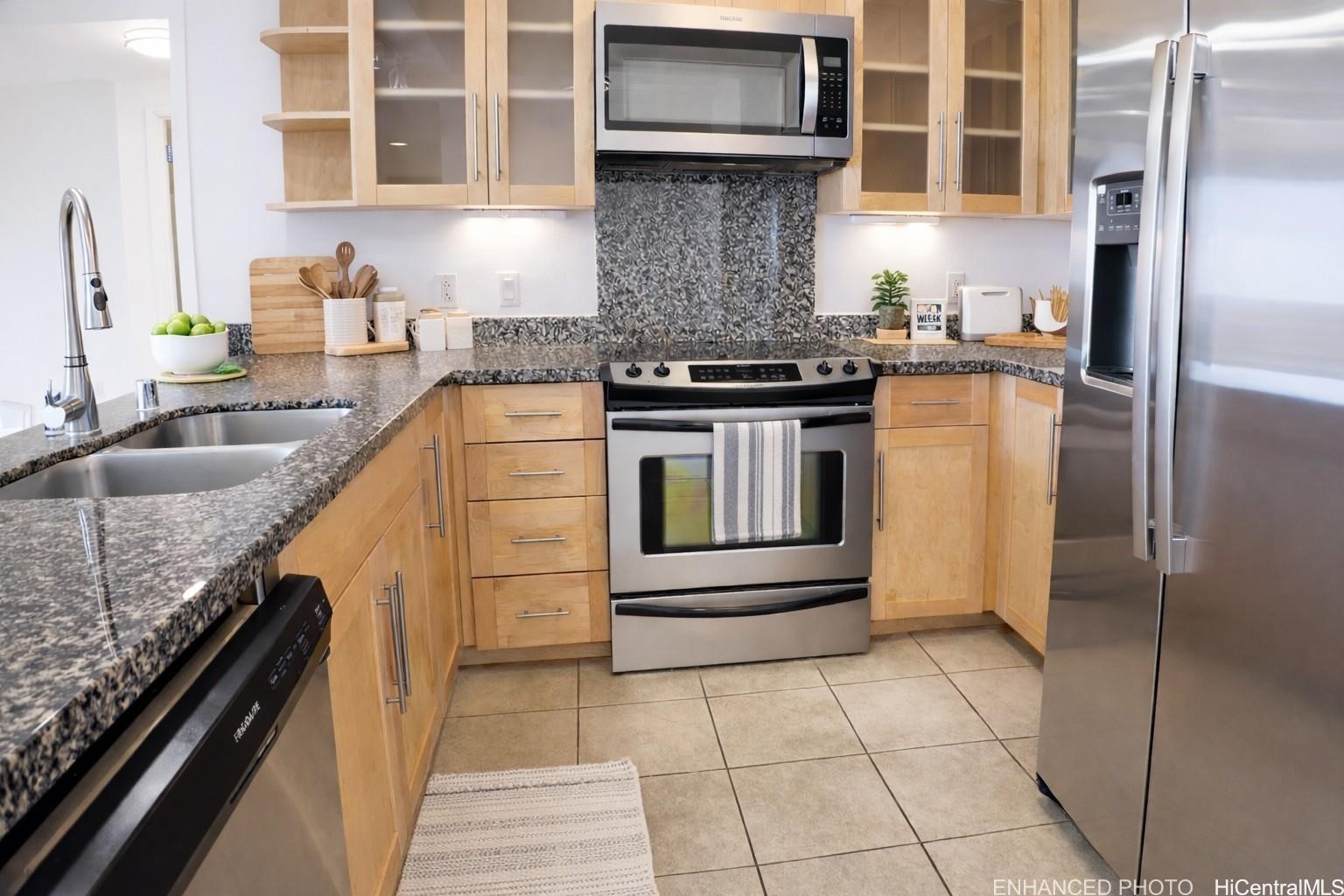 600 Queen Street 1405