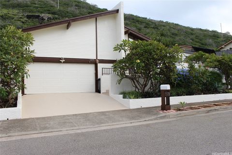 Photo of 1279 Kaeleku Street, Honolulu, HI 96825 (MLS # 202604591)