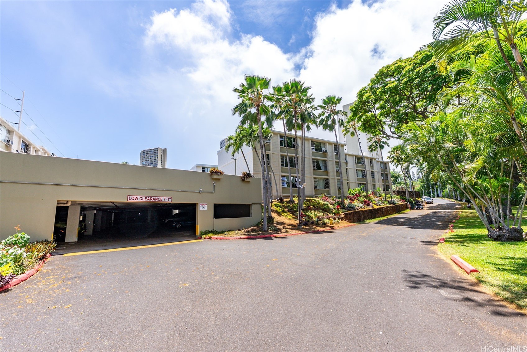 Pearl Ridge Gdns & Twr Condominium