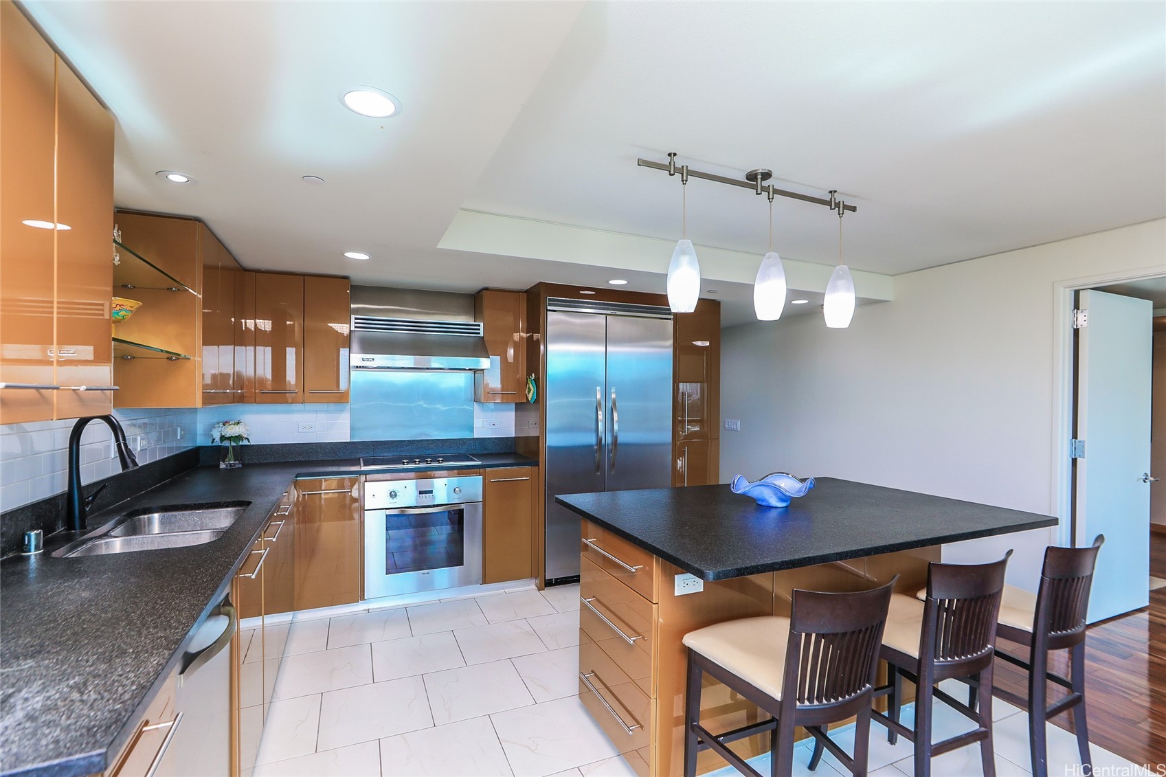 1200 Queen Emma Street 2302