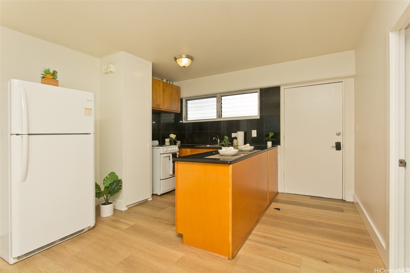 909 University Avenue 211