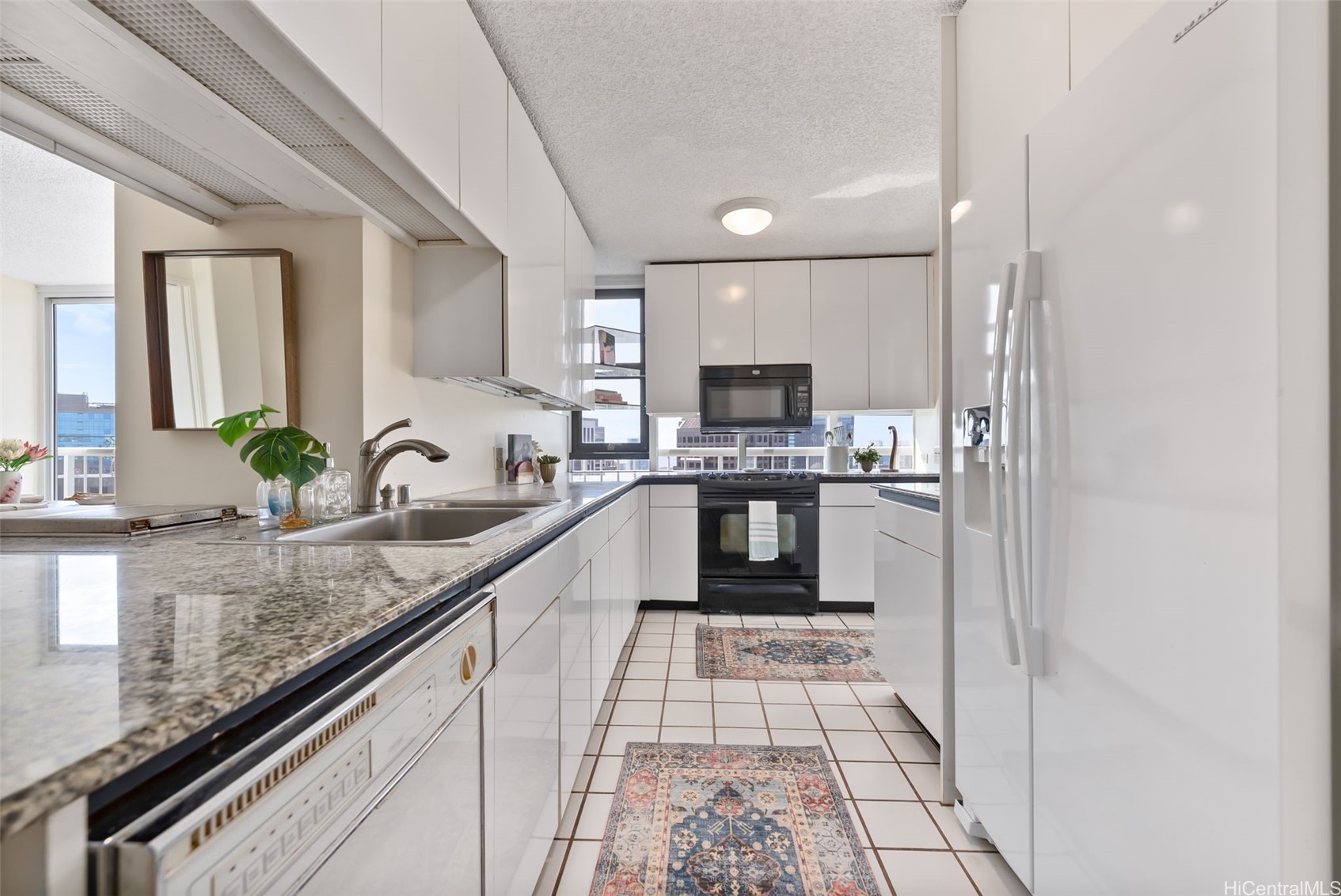 1212 Nuuanu Avenue 3703