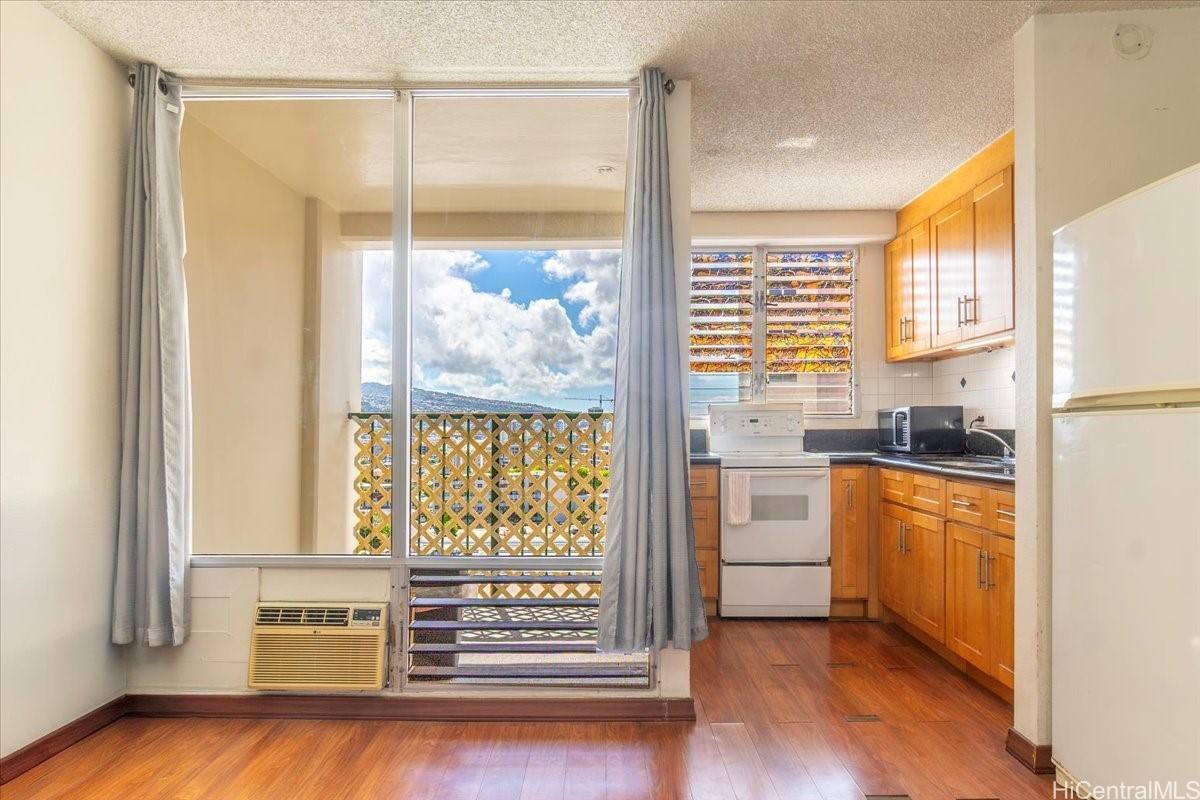747 Amana Street 1405