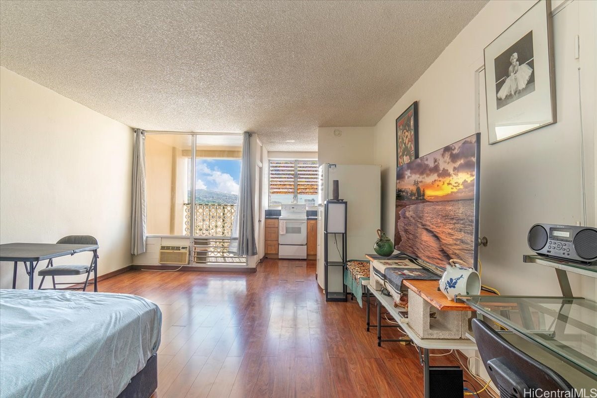 747 Amana Street 1405