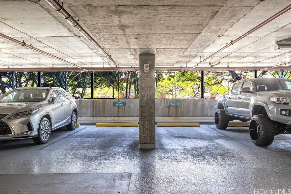 909 Kapiolani Condominium