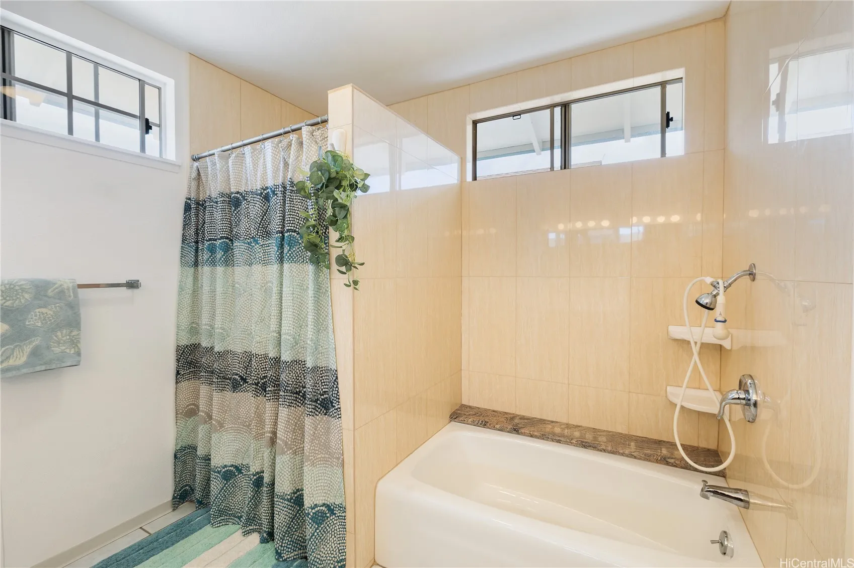 Kapolei, Hawaii 96707, United States, 4 Bedrooms Bedrooms, ,3 BathroomsBathrooms,Residential,Pending,121708