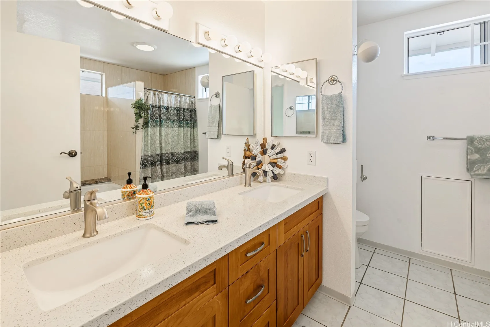 Kapolei, Hawaii 96707, United States, 4 Bedrooms Bedrooms, ,3 BathroomsBathrooms,Residential,Pending,121708