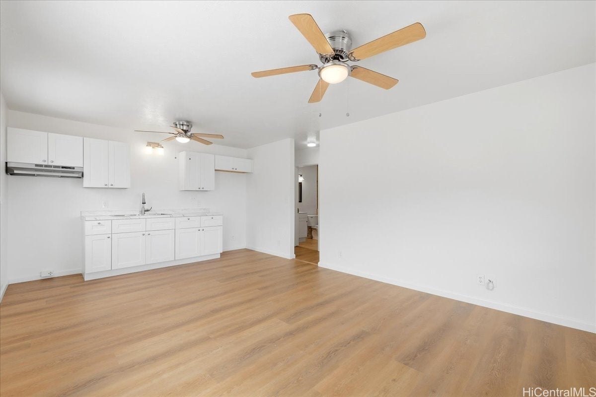 85-1279 Kaneilio Street