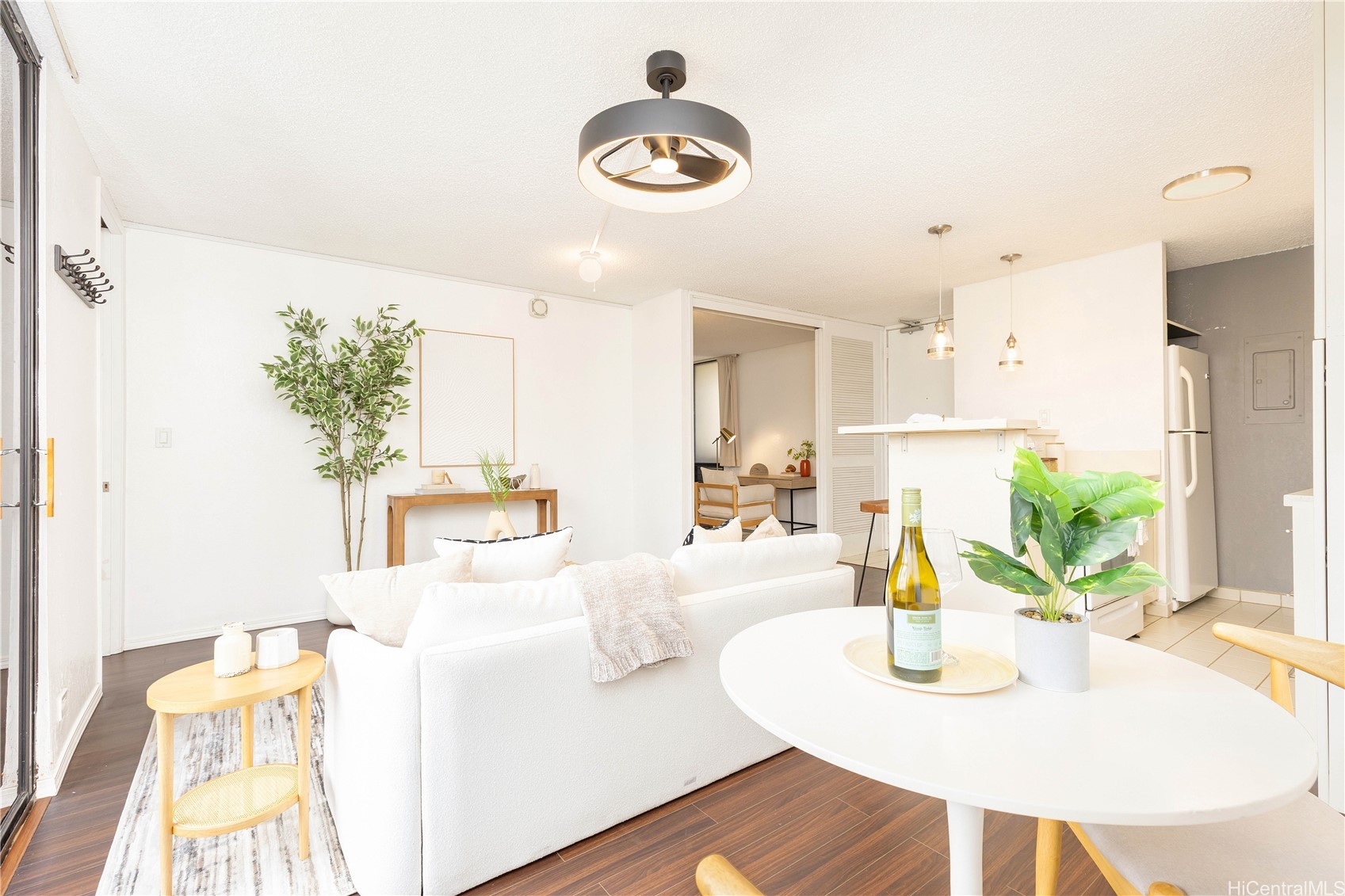 320 Liliuokalani Avenue 1105