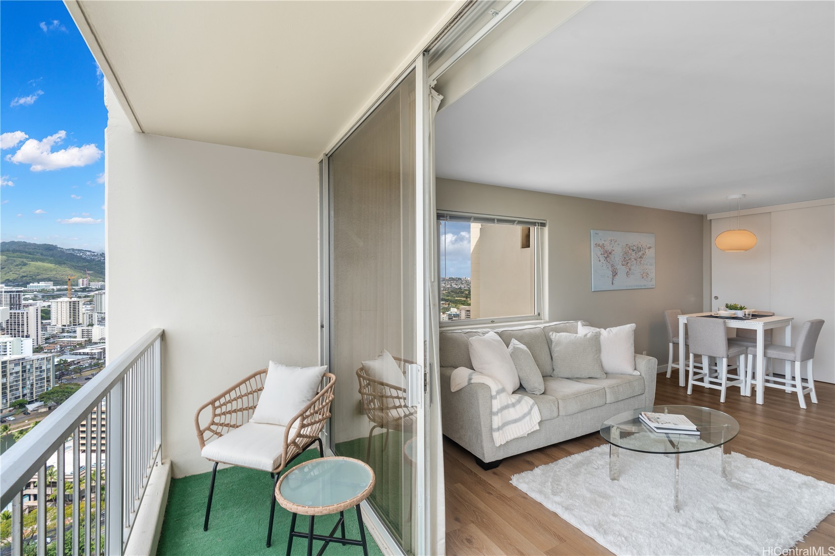 Villa On Eaton Square Condominium