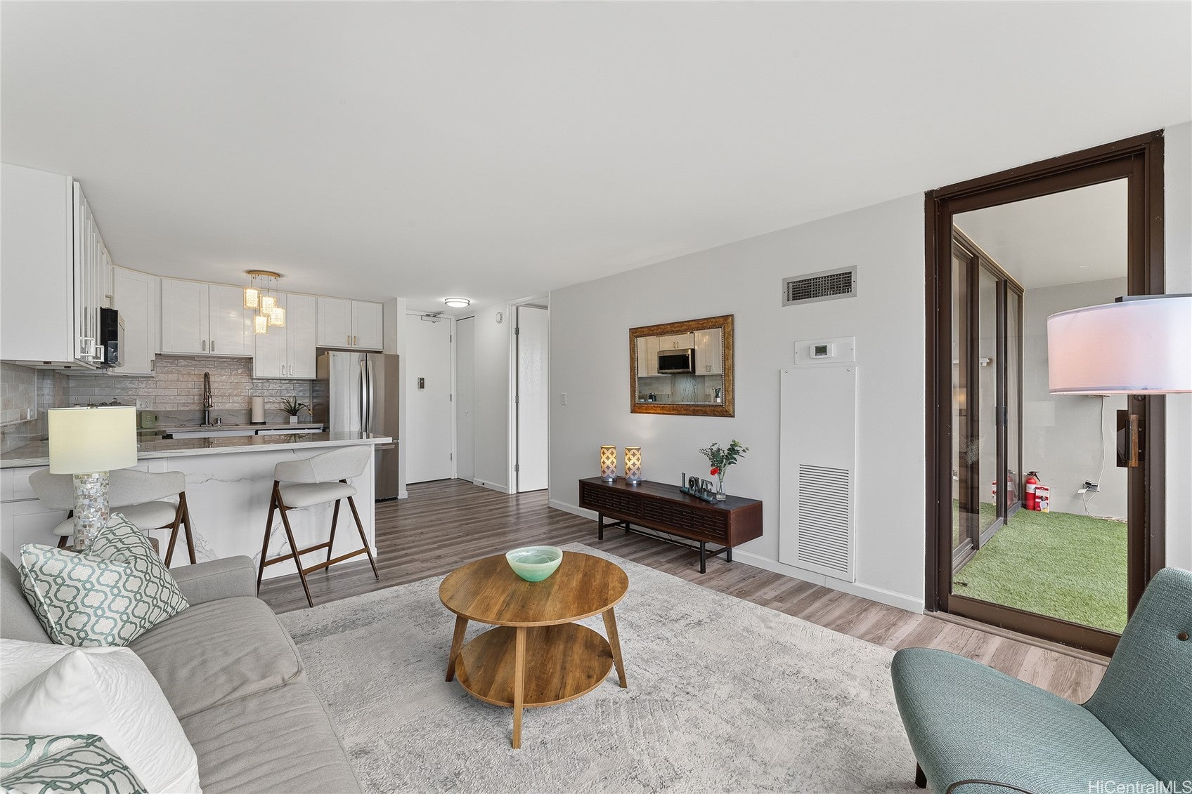 411 Hobron Lane 1805