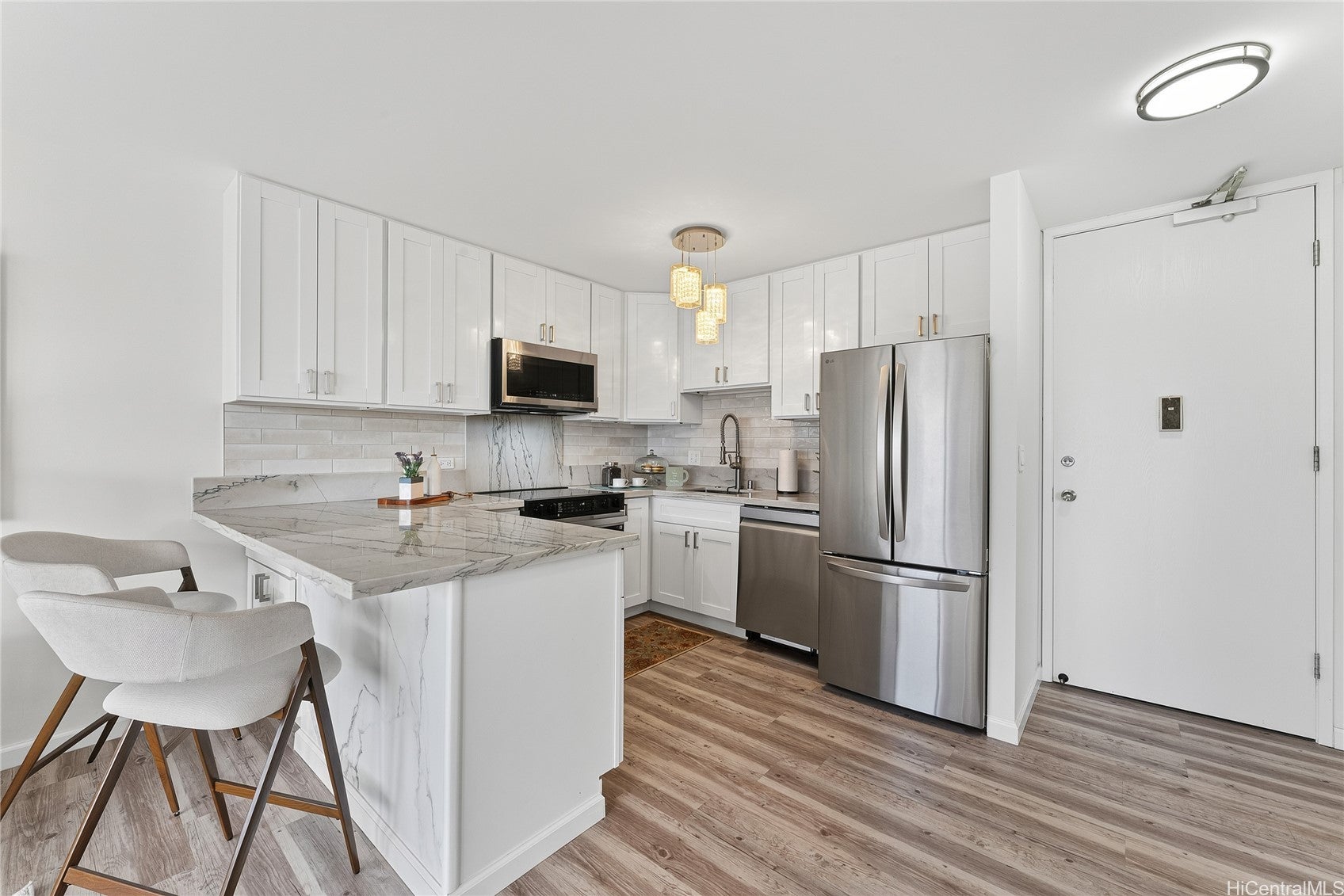 411 Hobron Lane 1805