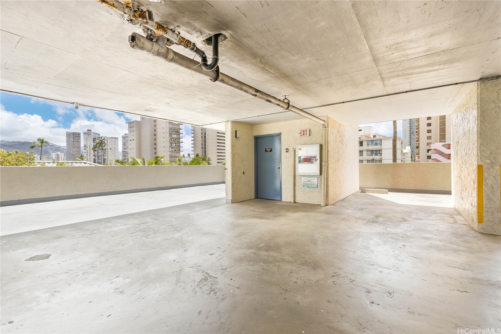 La Casa Condominium