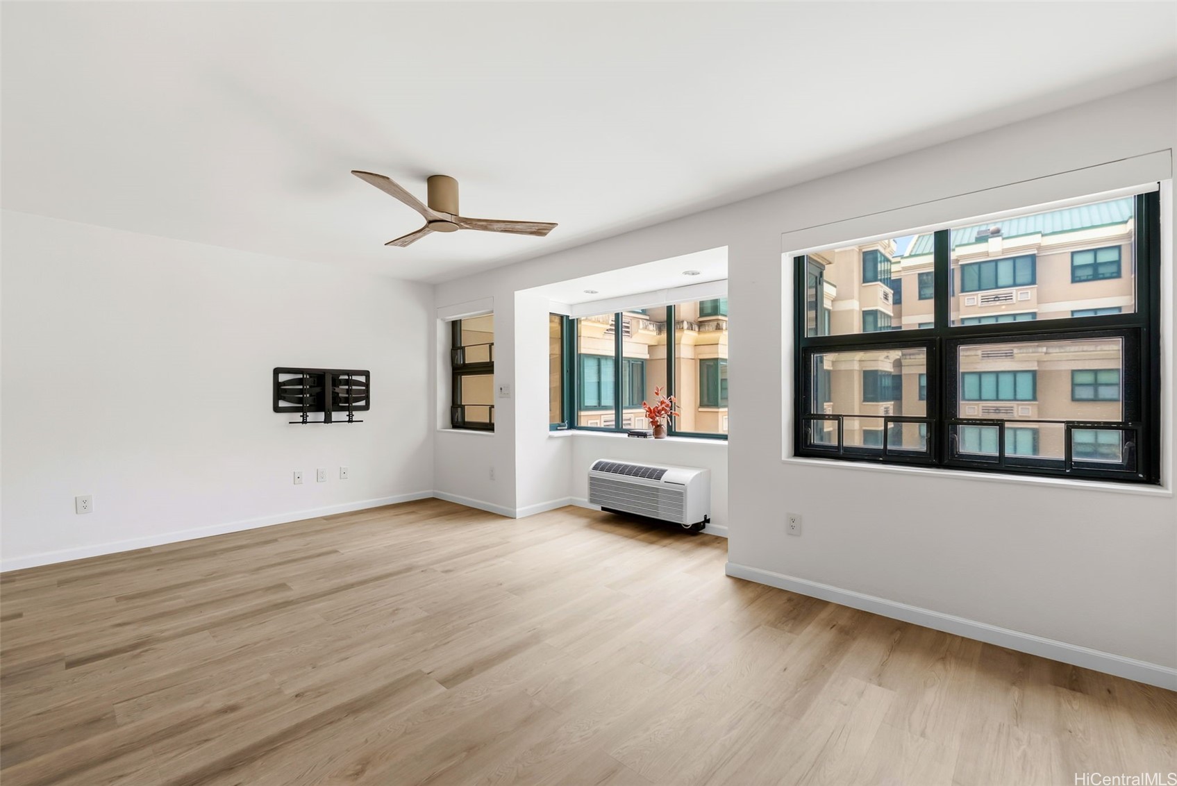 545 Queen Street 543