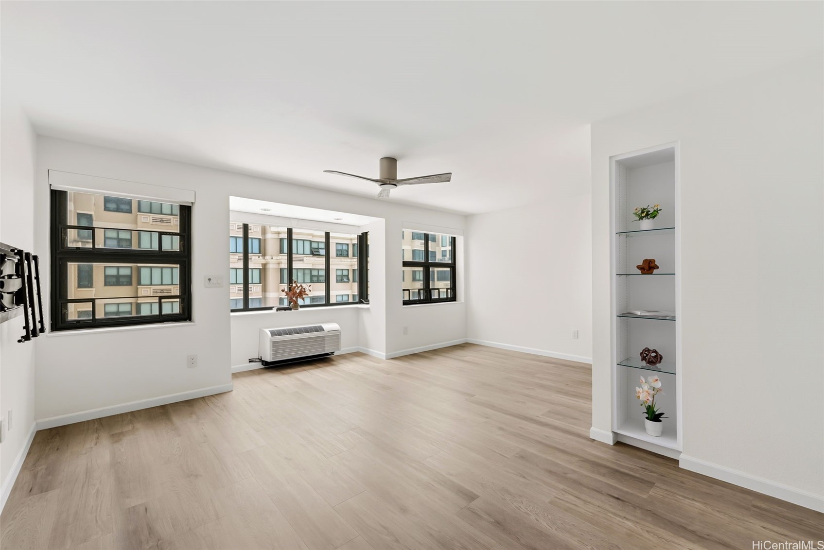 545 Queen Street 543