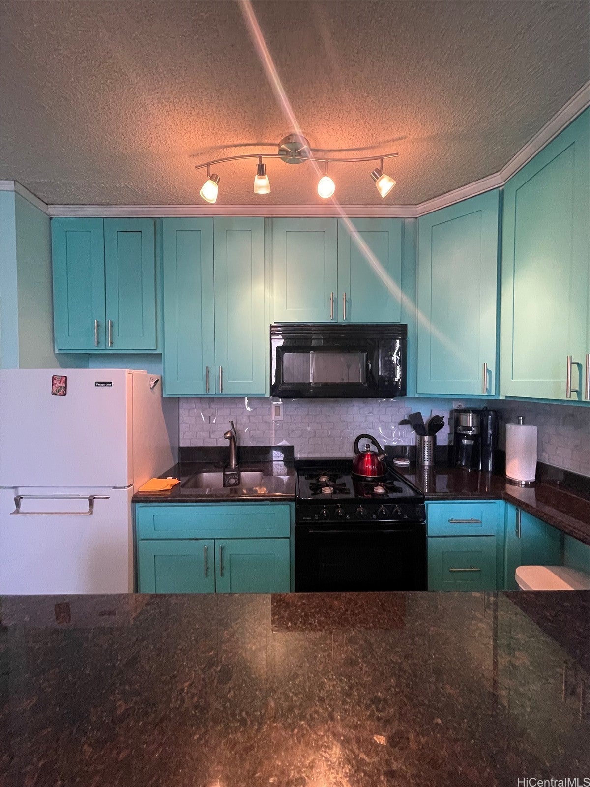 1863 Kaioo Drive 306