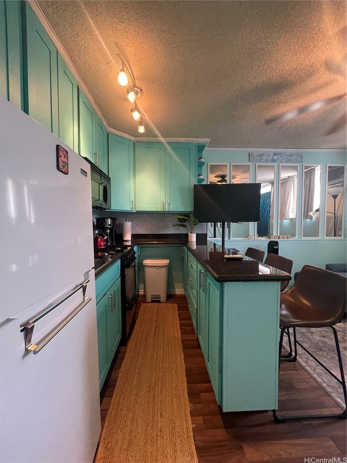 1863 Kaioo Drive 306