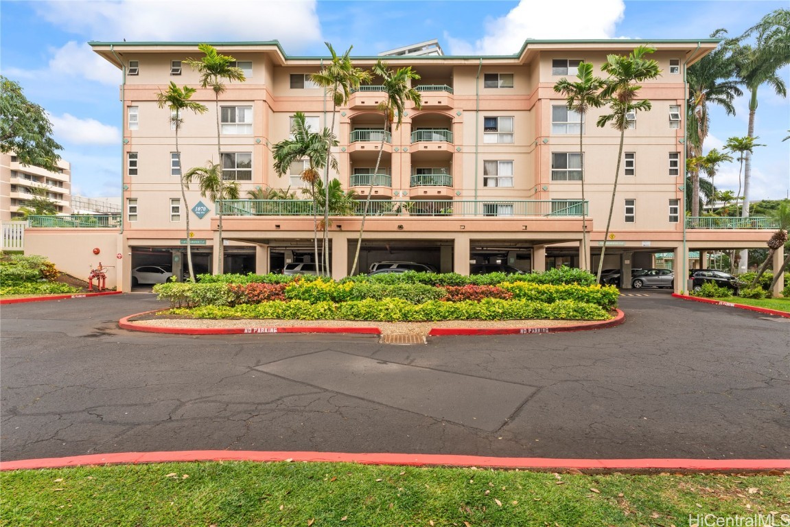 Country Club Village Condominium