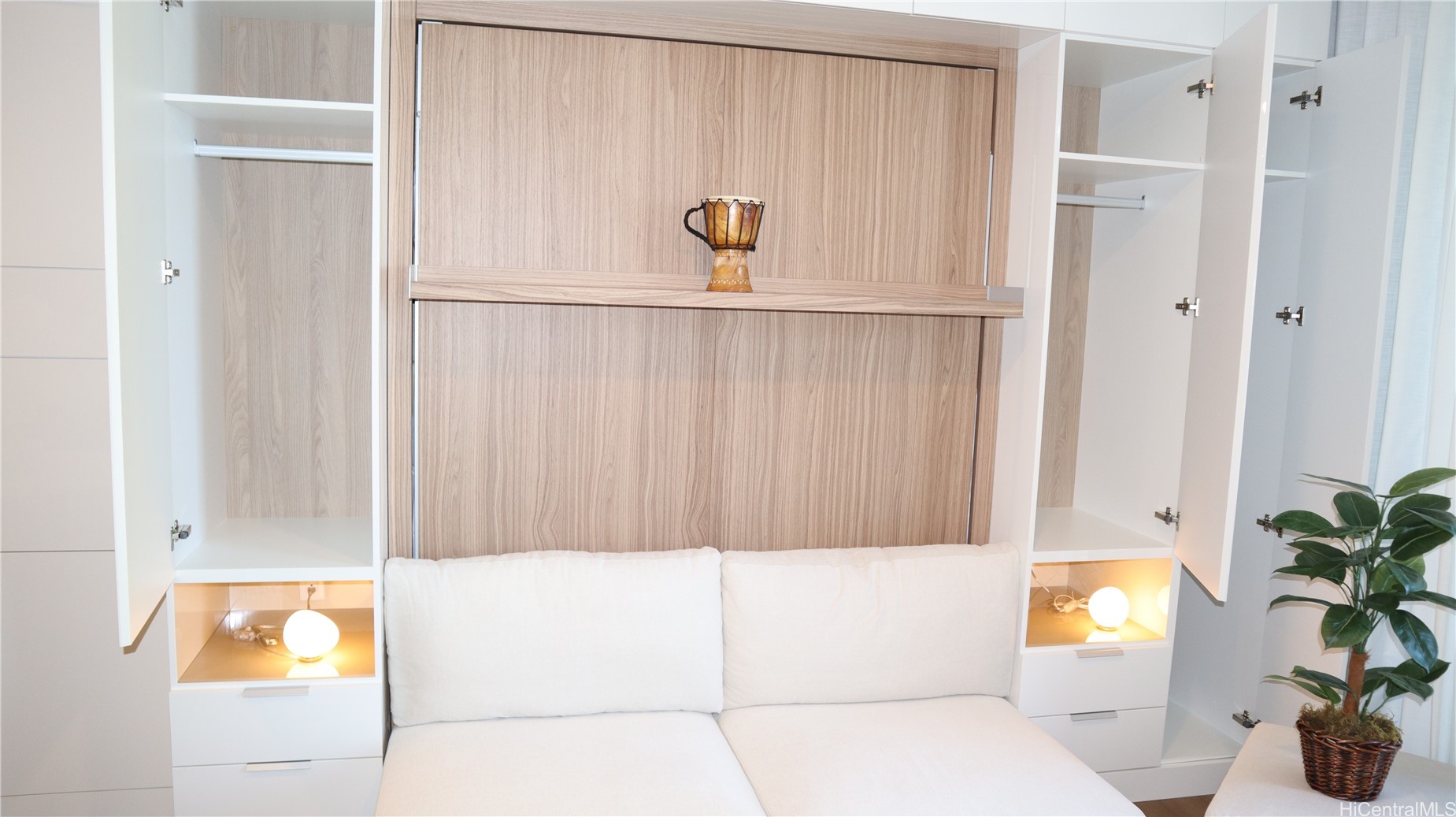 987 Queen Street 3010