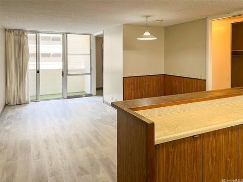 Photo of 1122 Kinau Street #803, Honolulu, HI 96814 (MLS # 202602020)