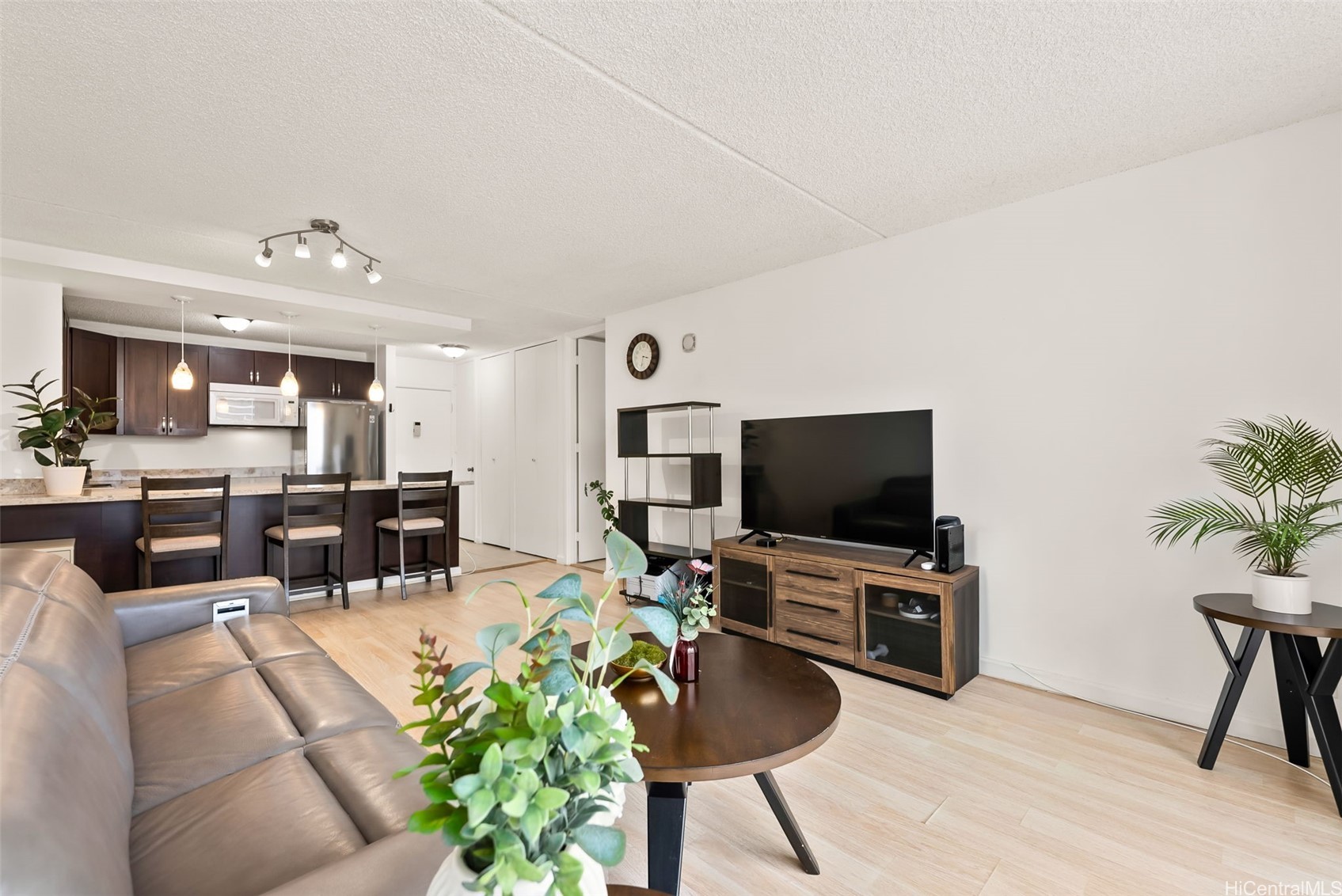 400 Hobron Lane 1705