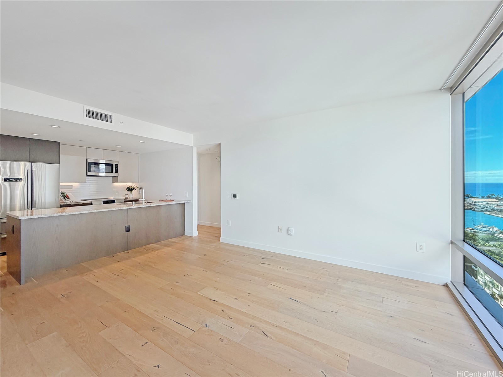 1001 Queen Street 2005