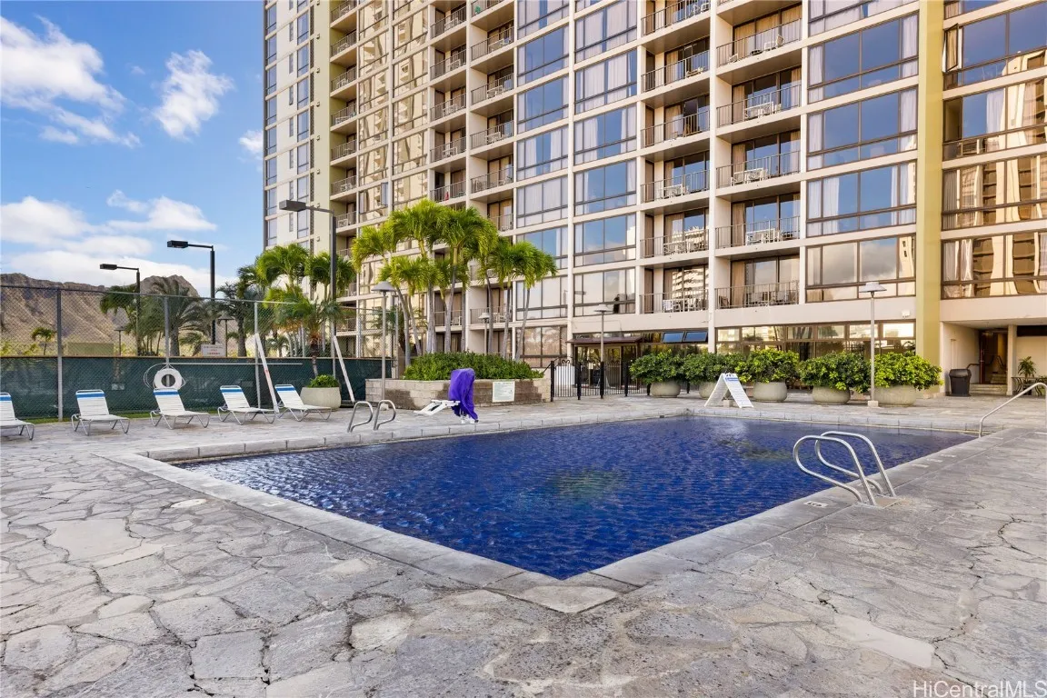 Honolulu, Hawaii 96815, United States, 1 Bedroom Bedrooms, ,1 BathroomBathrooms,Residential,Active,15127