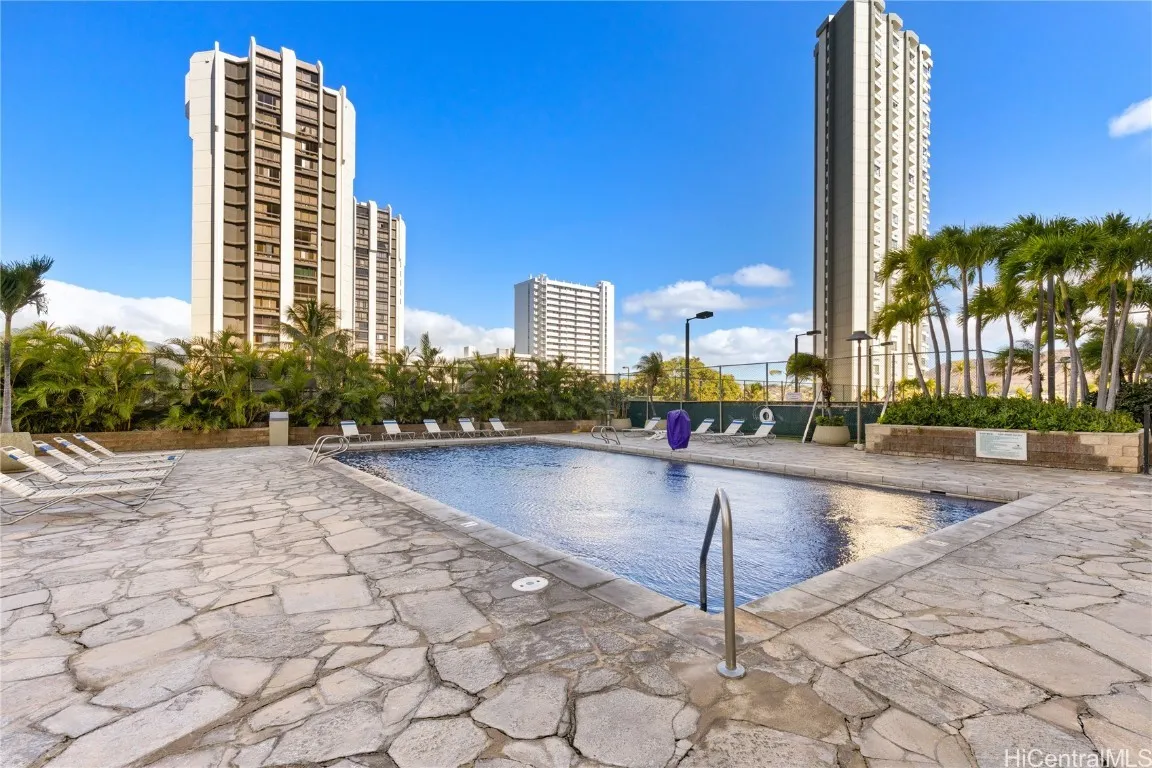 Honolulu, Hawaii 96815, United States, 1 Bedroom Bedrooms, ,1 BathroomBathrooms,Residential,Active,15127