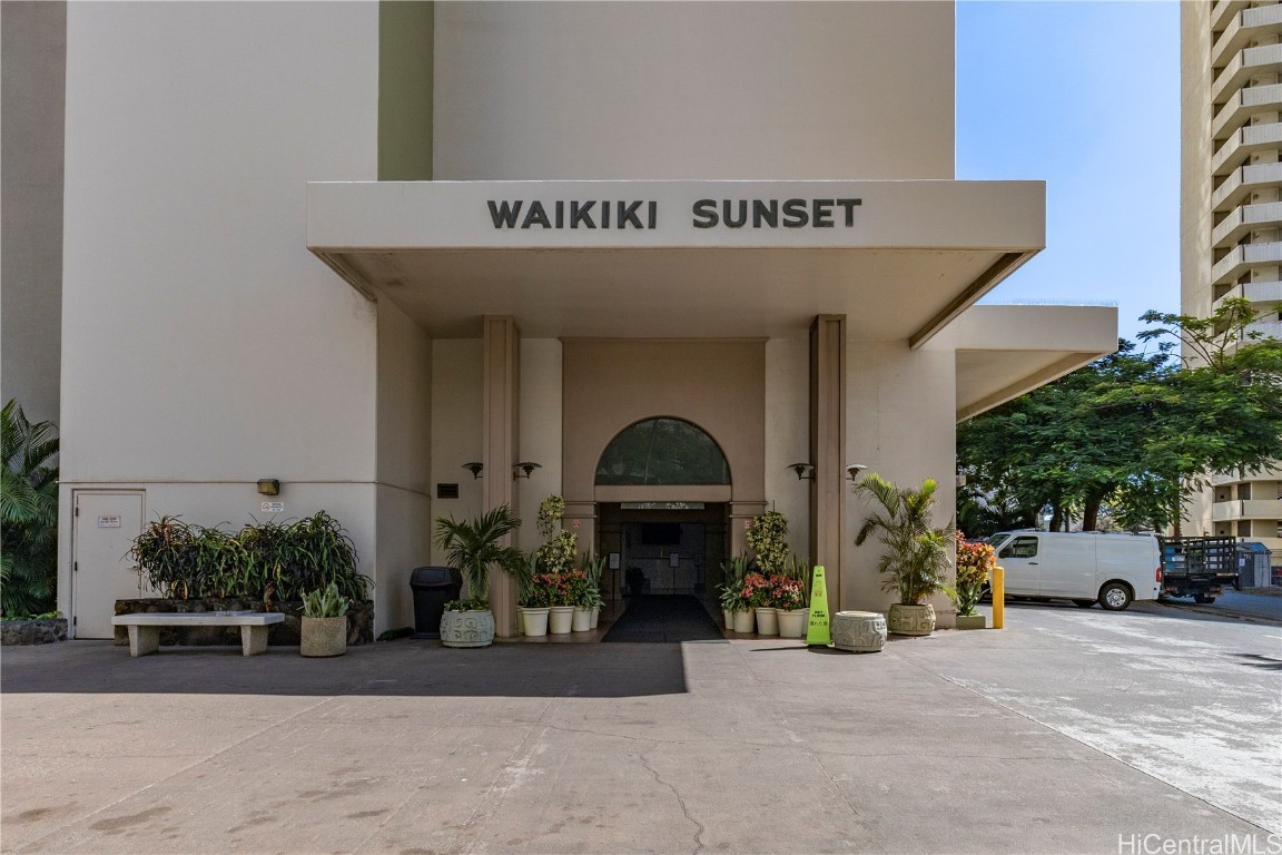 Waikiki Sunset Condominium