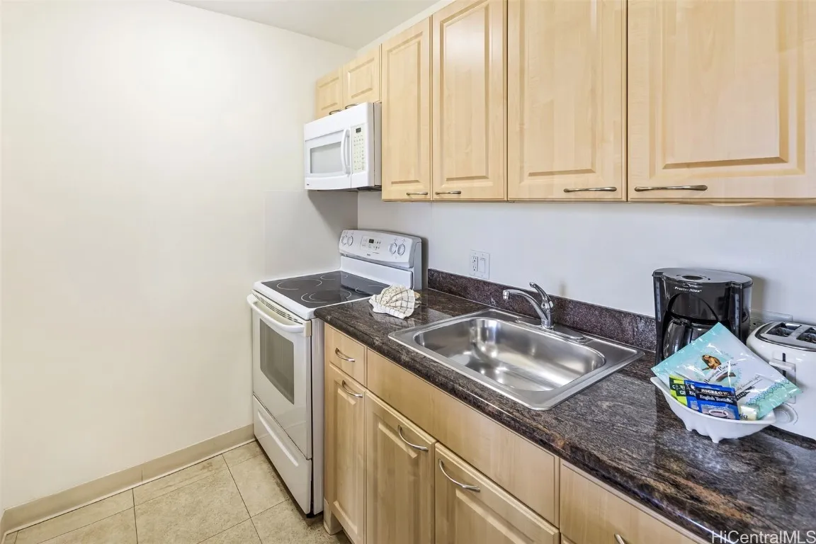 Honolulu, Hawaii 96815, United States, 1 Bedroom Bedrooms, ,1 BathroomBathrooms,Residential,Active,15127