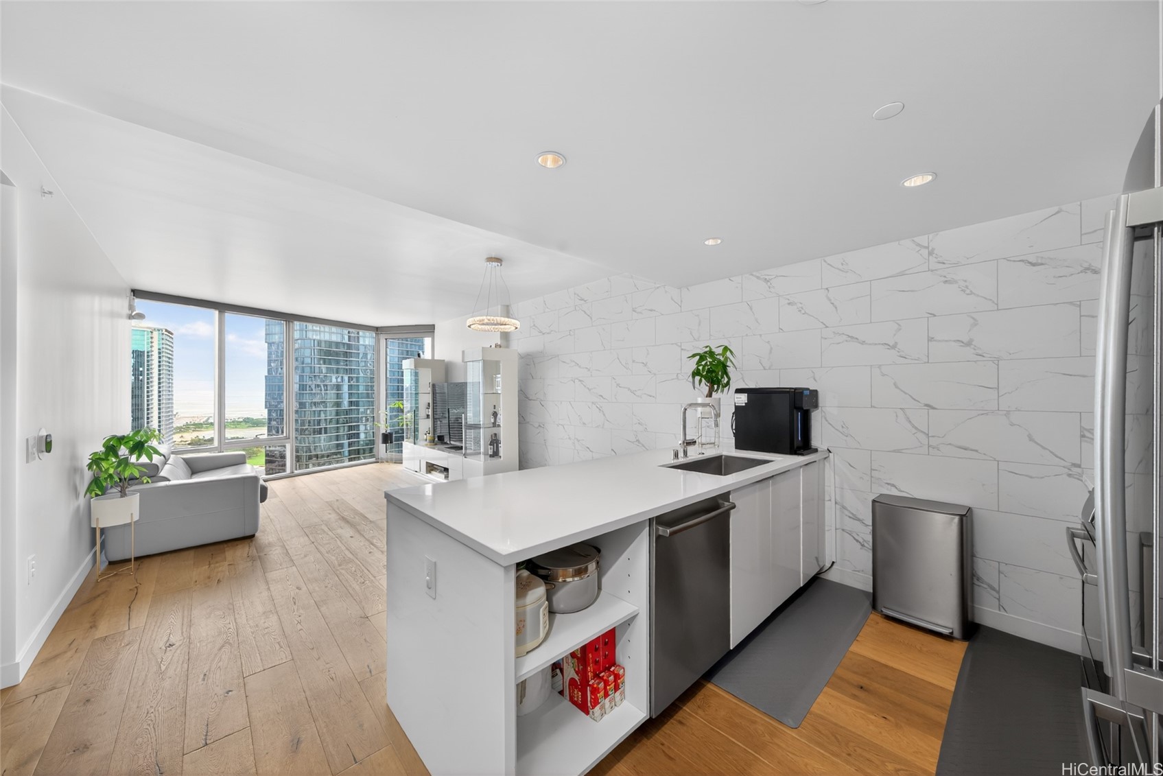 1001 queen Street 2604