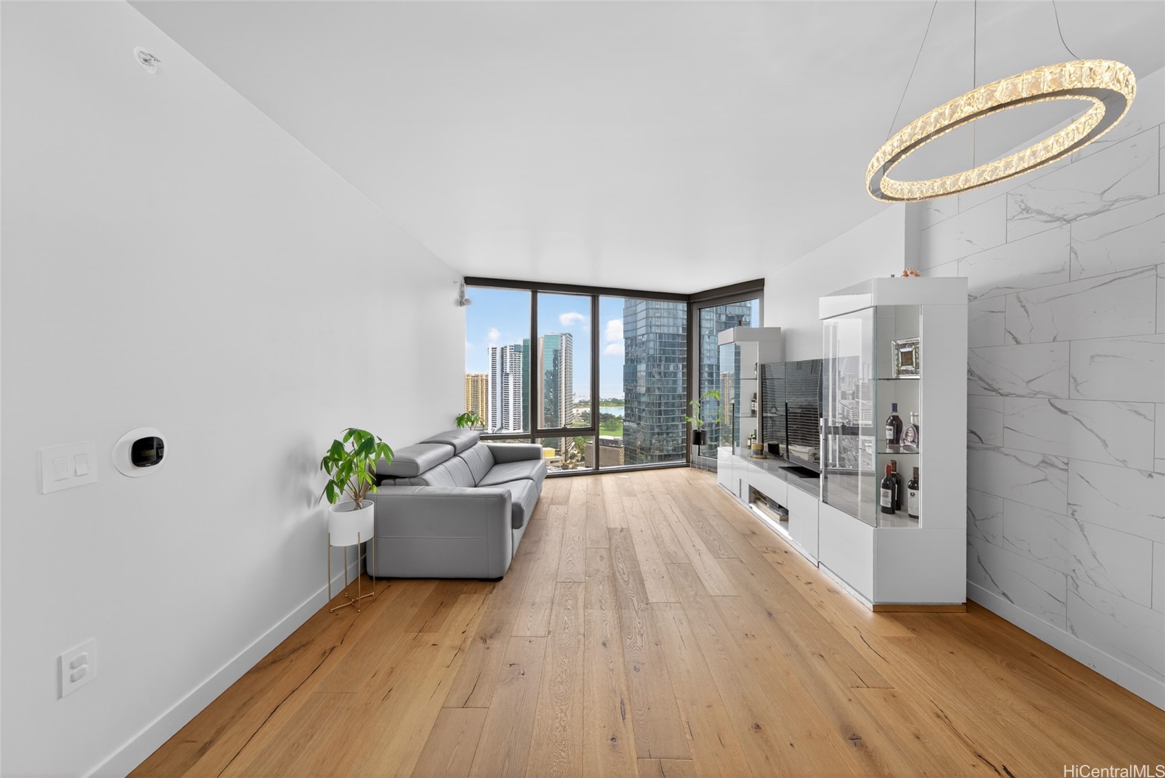 1001 queen Street 2604