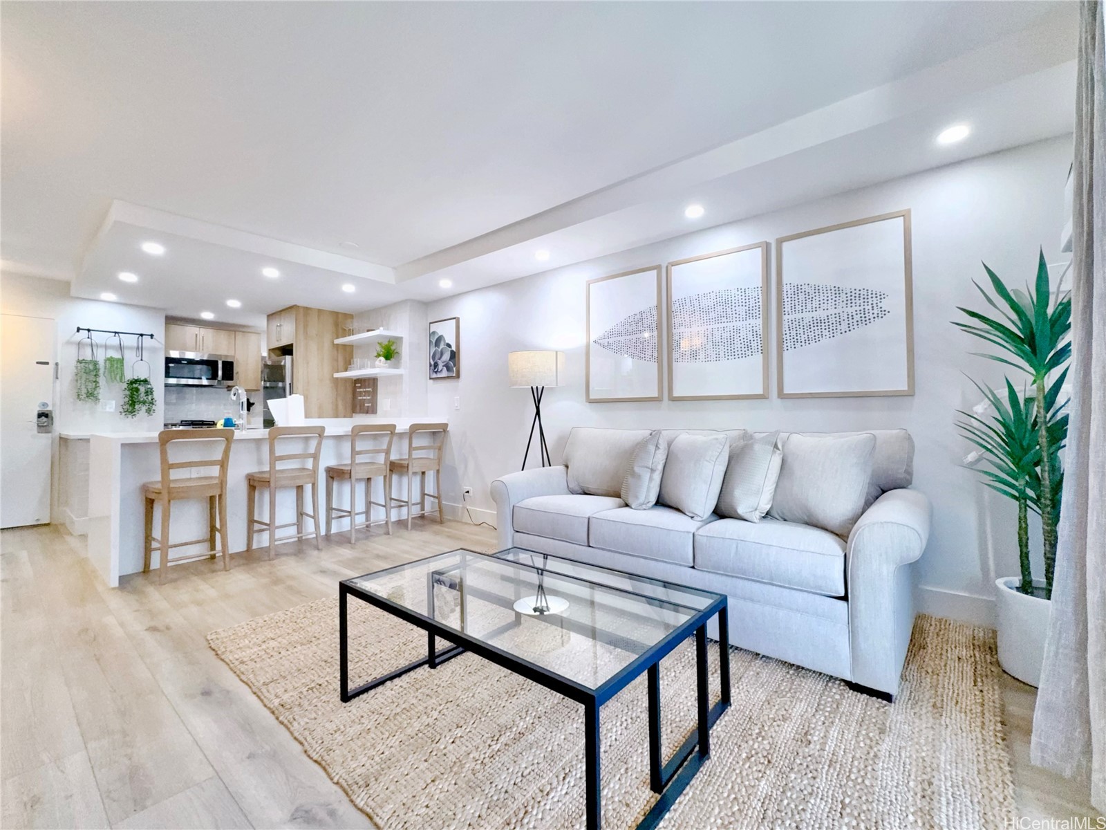 2465 Kuhio Avenue 1606