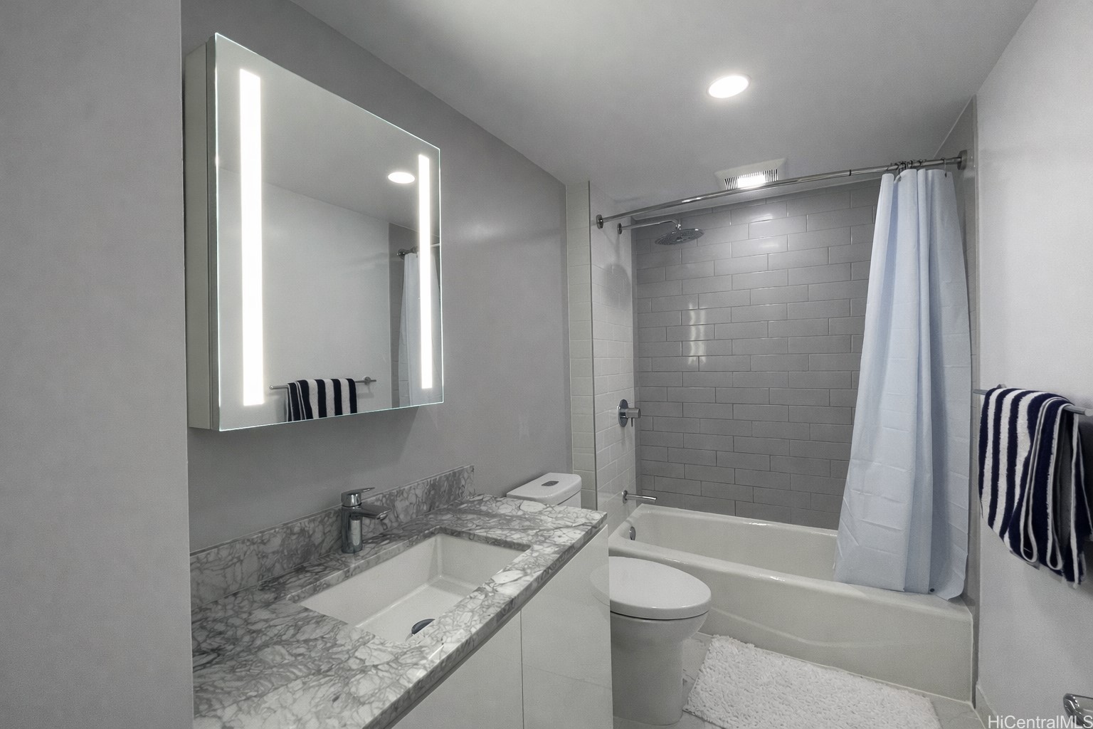 987 Queen Street 1316