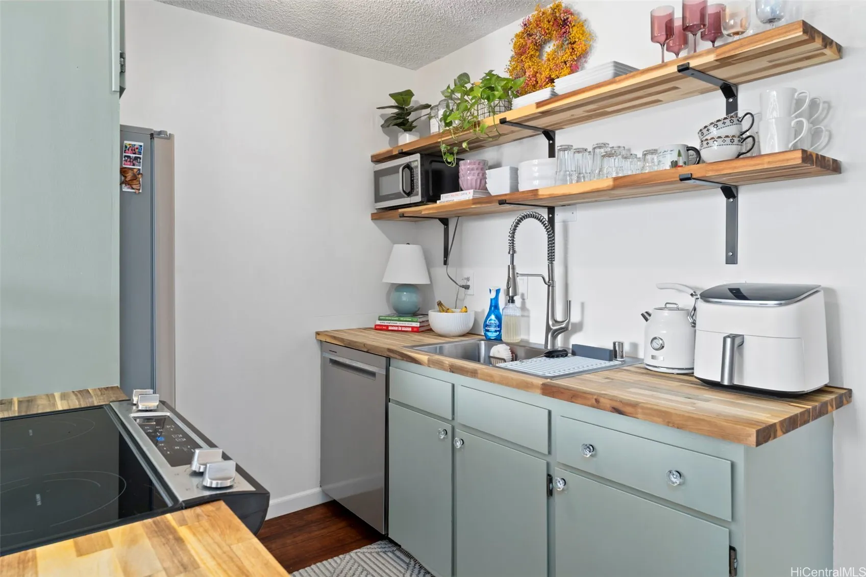 Honolulu, Hawaii 96826, United States, 1 Bedroom Bedrooms, ,1 BathroomBathrooms,Residential,Active,181570