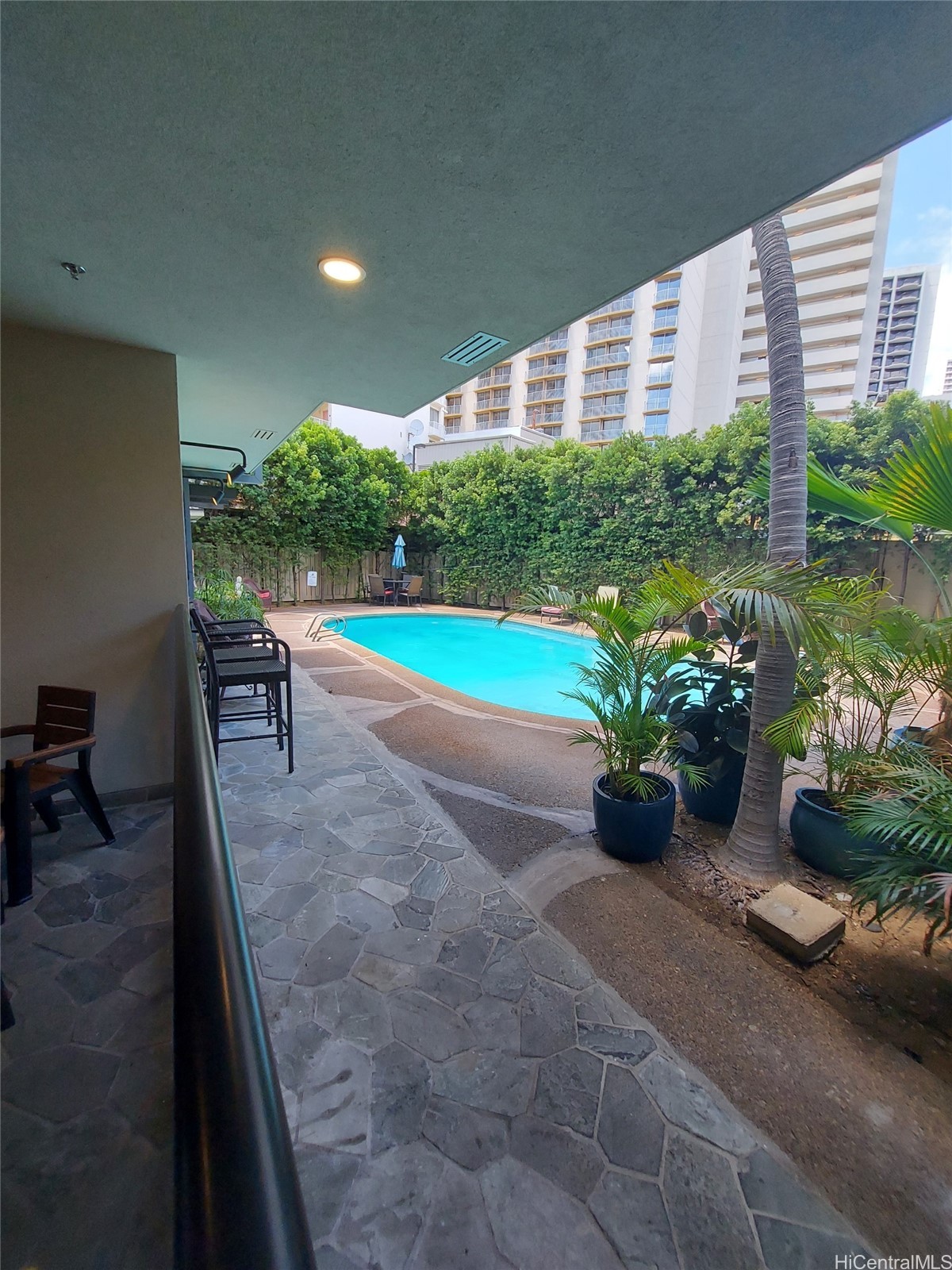 134 Kapahulu Avenue 405