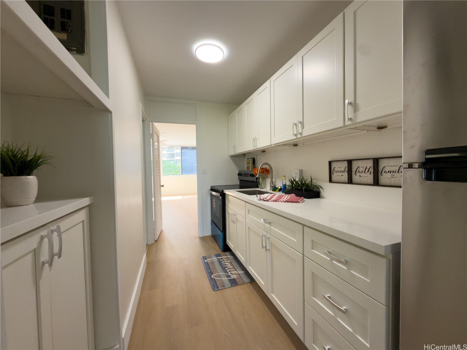 425 Ena Road 607C
