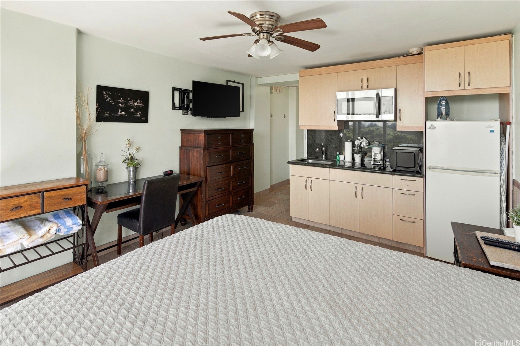 134 Kapahulu Avenue 709