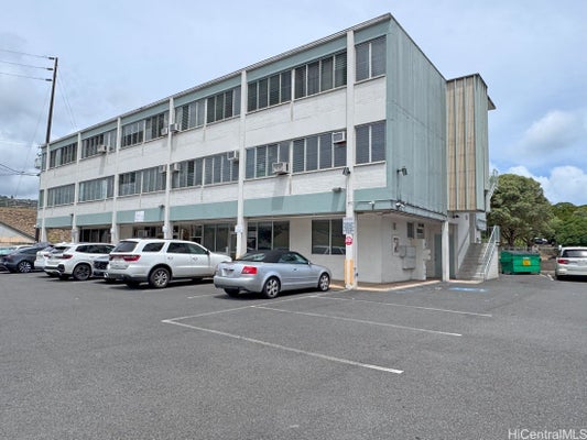 1055 KALO PL, HONOLULU, HI 96826 - Image fc493cb033b2e83f41e9d6493954bbfc/3588845395