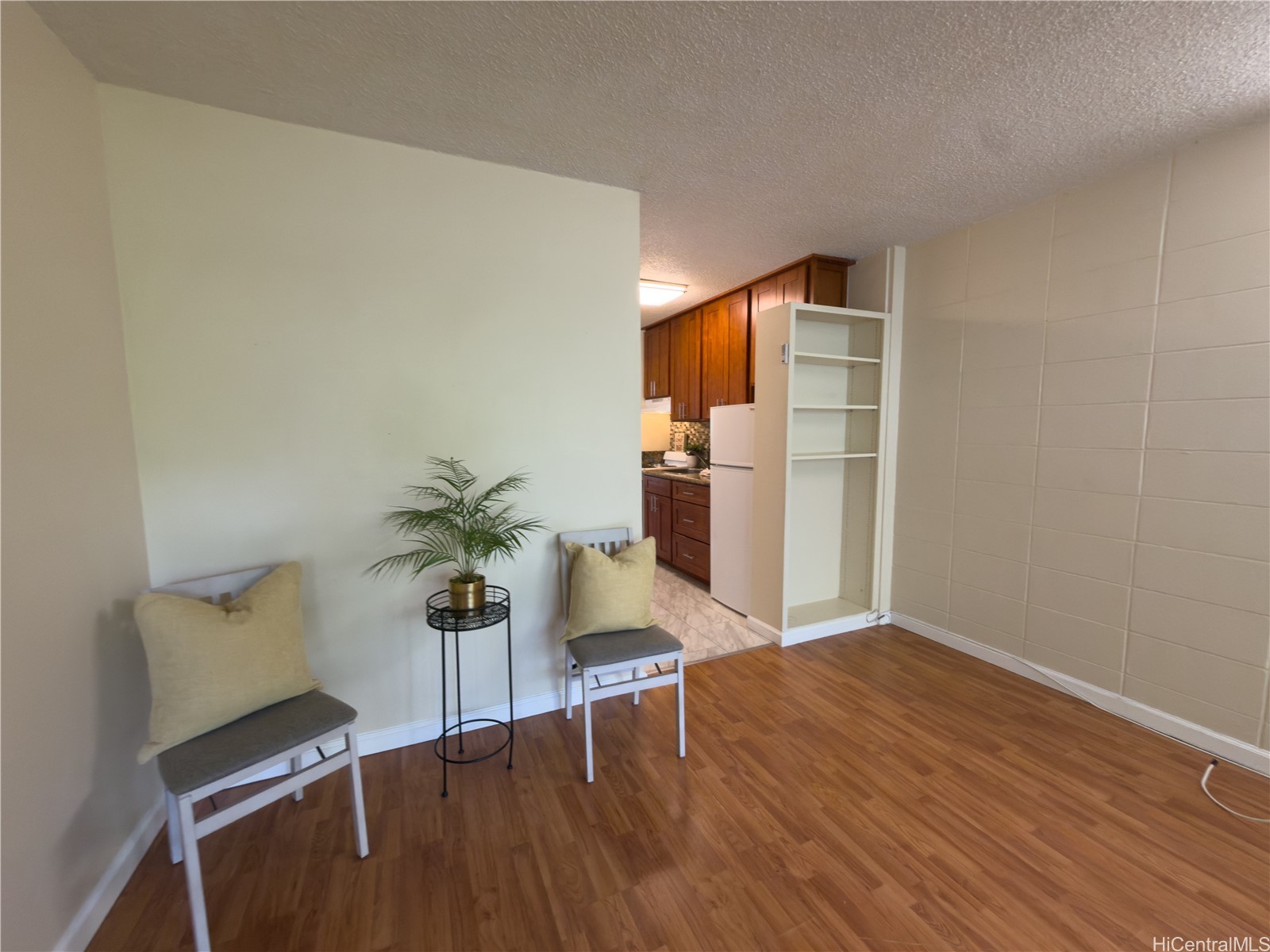 425 Ena Road C202