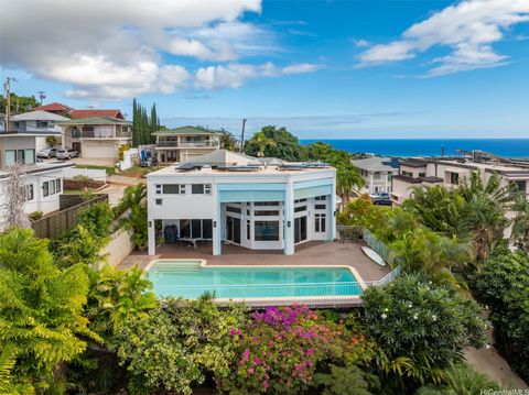 Photo of 1740 Mikahala Way, Honolulu, HI 96816 (MLS # 202606019)