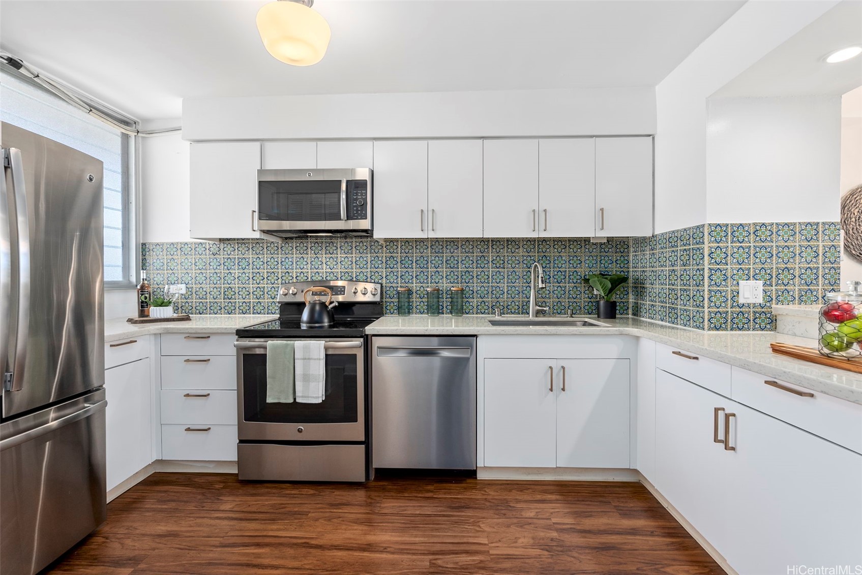 500 University Avenue 1133