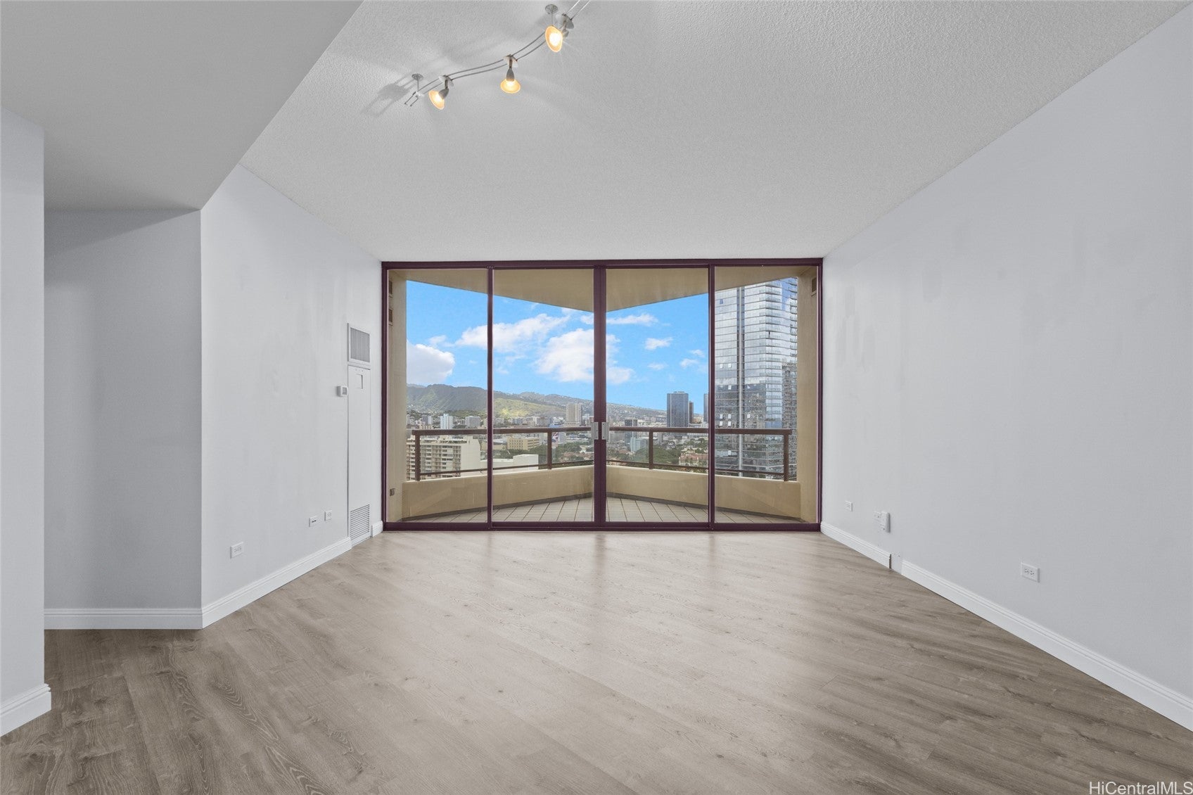 725 Kapiolani Boulevard 2306