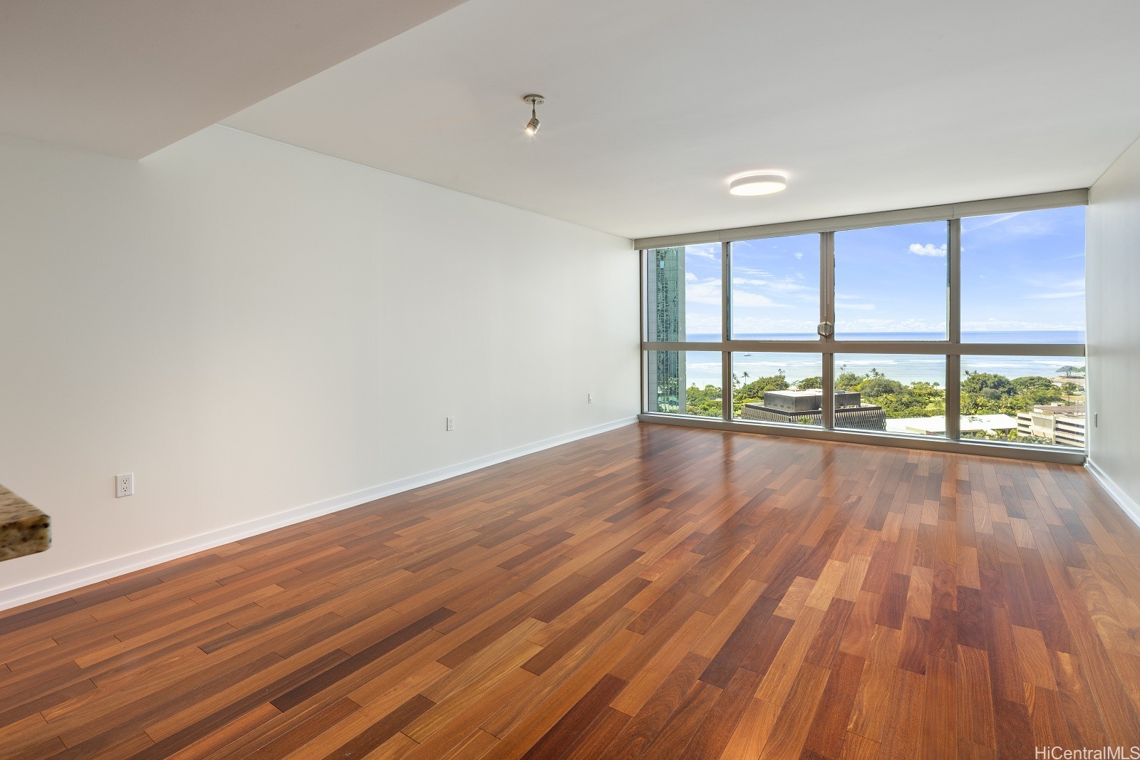 1177 Queen Street 2102