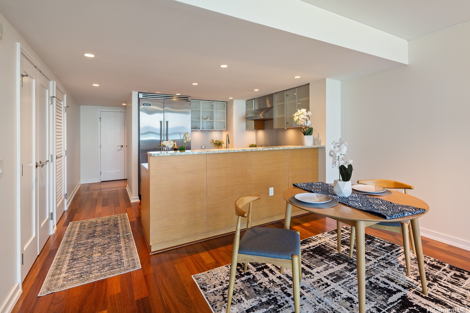 1177 Queen Street 2102