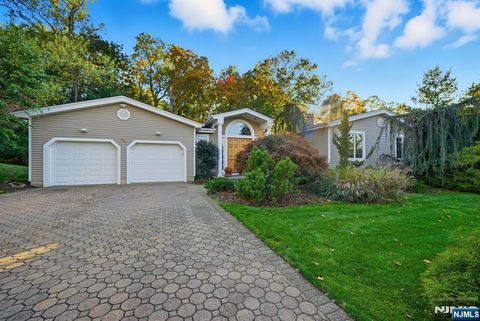 Photo of 62 Venus Drive, Closter, NJ 07624 (MLS # 25038377)