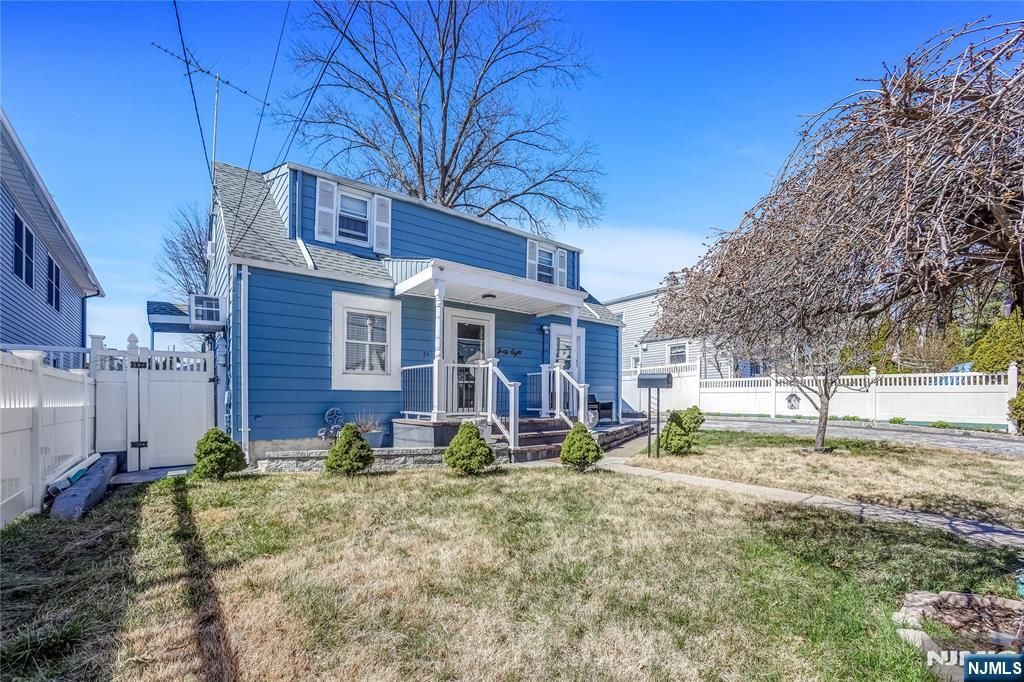 Photo of 38 Henry Street, Elmwood Park, NJ 07407 (MLS # 26010083)