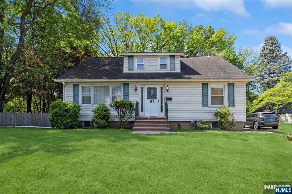 Property for Sale at 87 Palisade Avenue, Emerson, New Jersey - Bedrooms: 4 
Bathrooms: 2 
Rooms: 12  - $749,000