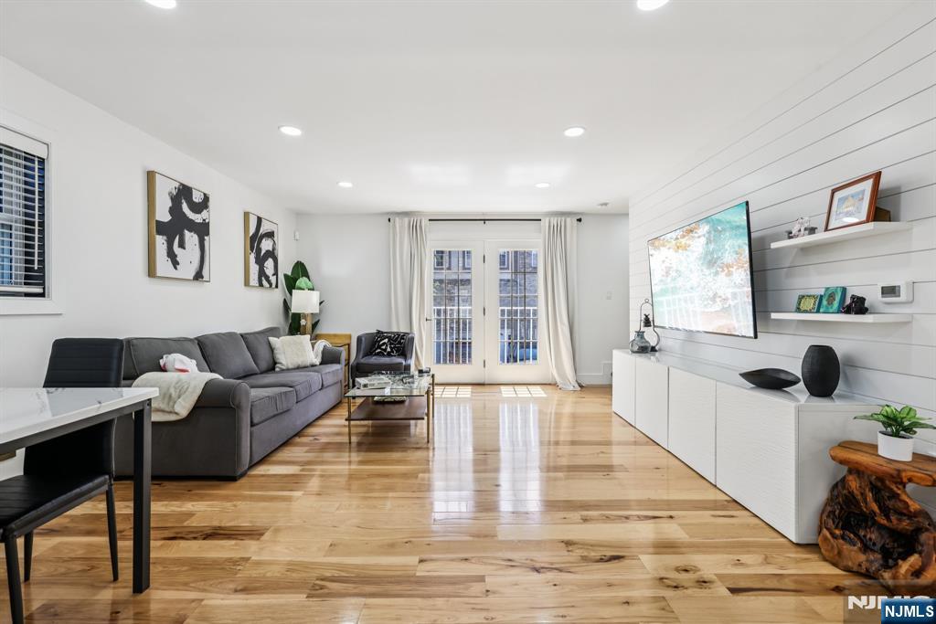 17 Zabriskie Street 1705