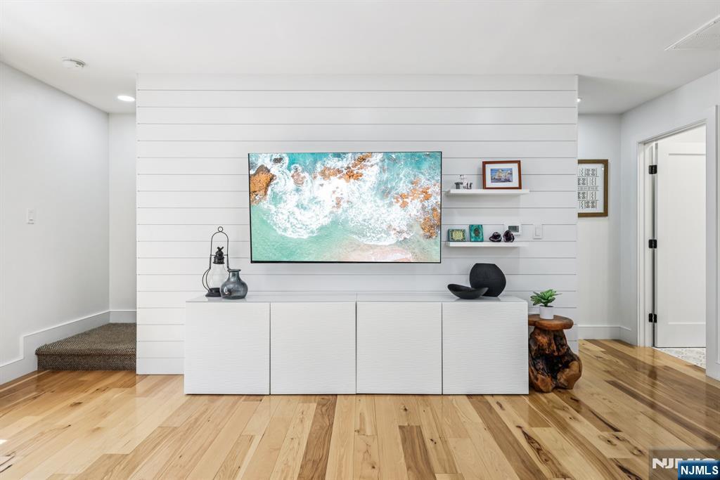 17 Zabriskie Street 1705
